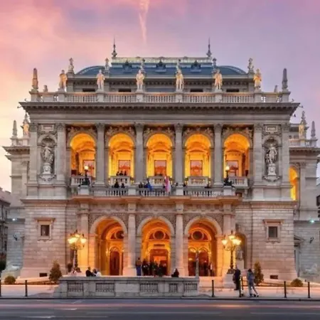 Historic Downtown Landmarks 19 Century Budapešť