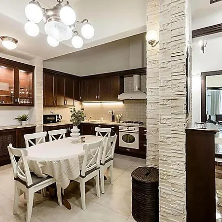 Historic Downtown Landmarks 19 Century Apartment